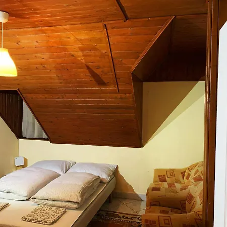 Koloska Apartmanhaz Bed & Breakfast