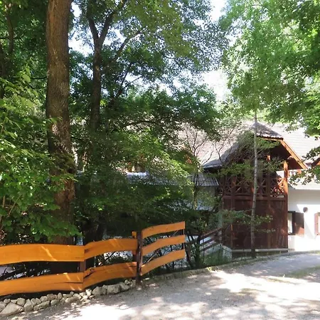 Koloska Apartmanhaz באלאטונפורד