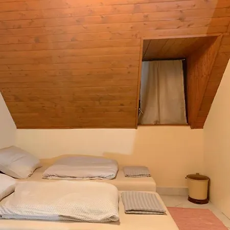 Bed & Breakfast Koloska Apartmanhaz Balatonfured