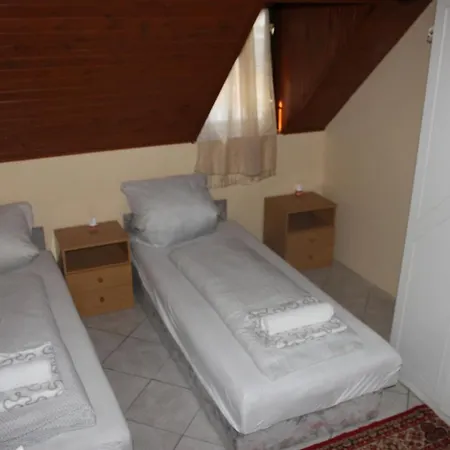 Koloska Apartmanhaz Bed & Breakfast Balatonfured