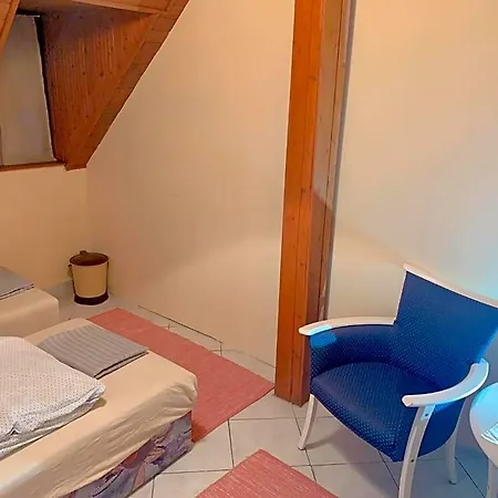 Koloska Apartmanhaz Couette-café *