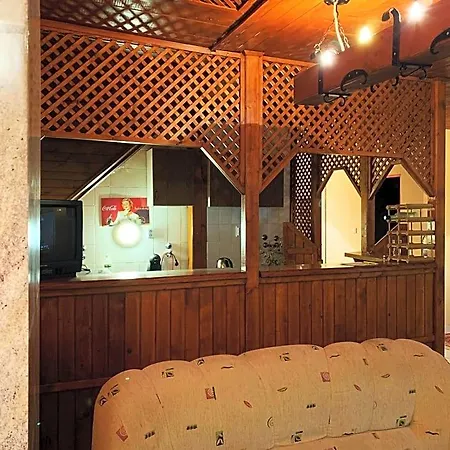 Koloska Apartmanhaz Couette-café