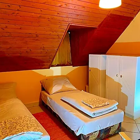 Koloska Apartmanhaz Couette-café *