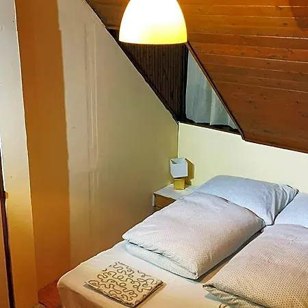 Koloska Apartmanhaz Couette-café