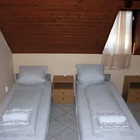 Koloska Apartmanhaz Couette-café Balatonfüred